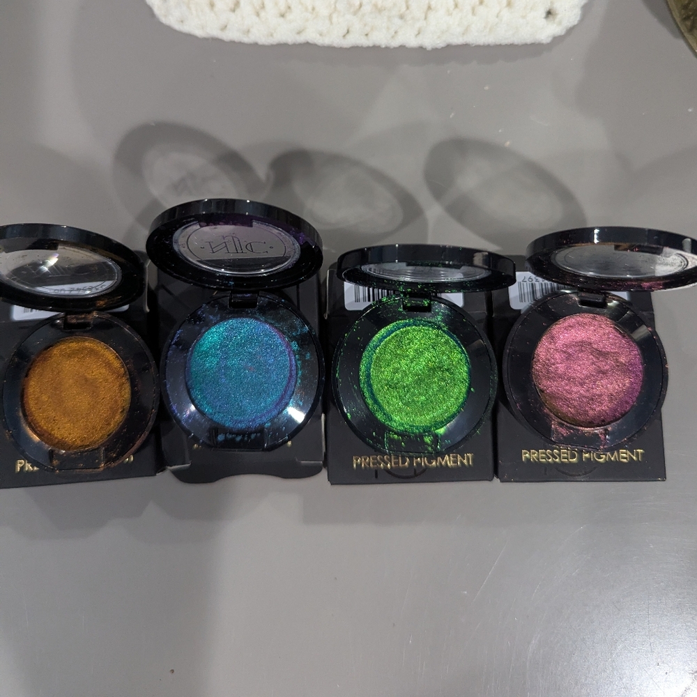 A bundle of 4 NJC pressed pigments
